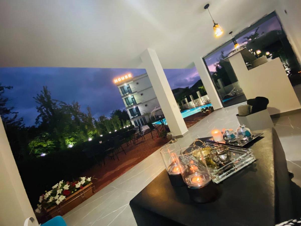 New House Kobuleti Hotel Bagian luar foto