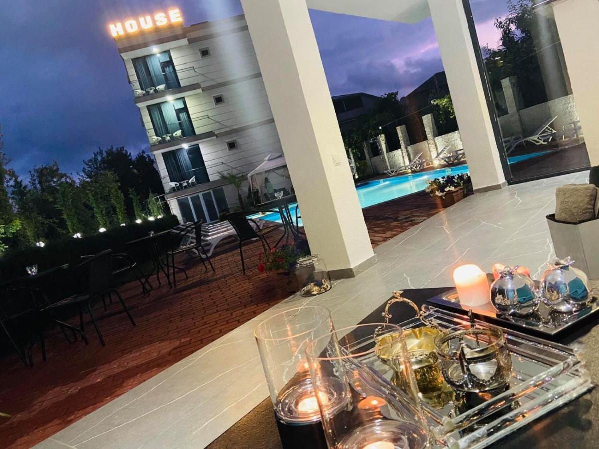 New House Kobuleti Hotel Bagian luar foto