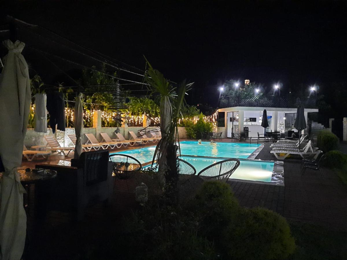 New House Kobuleti Hotel Bagian luar foto