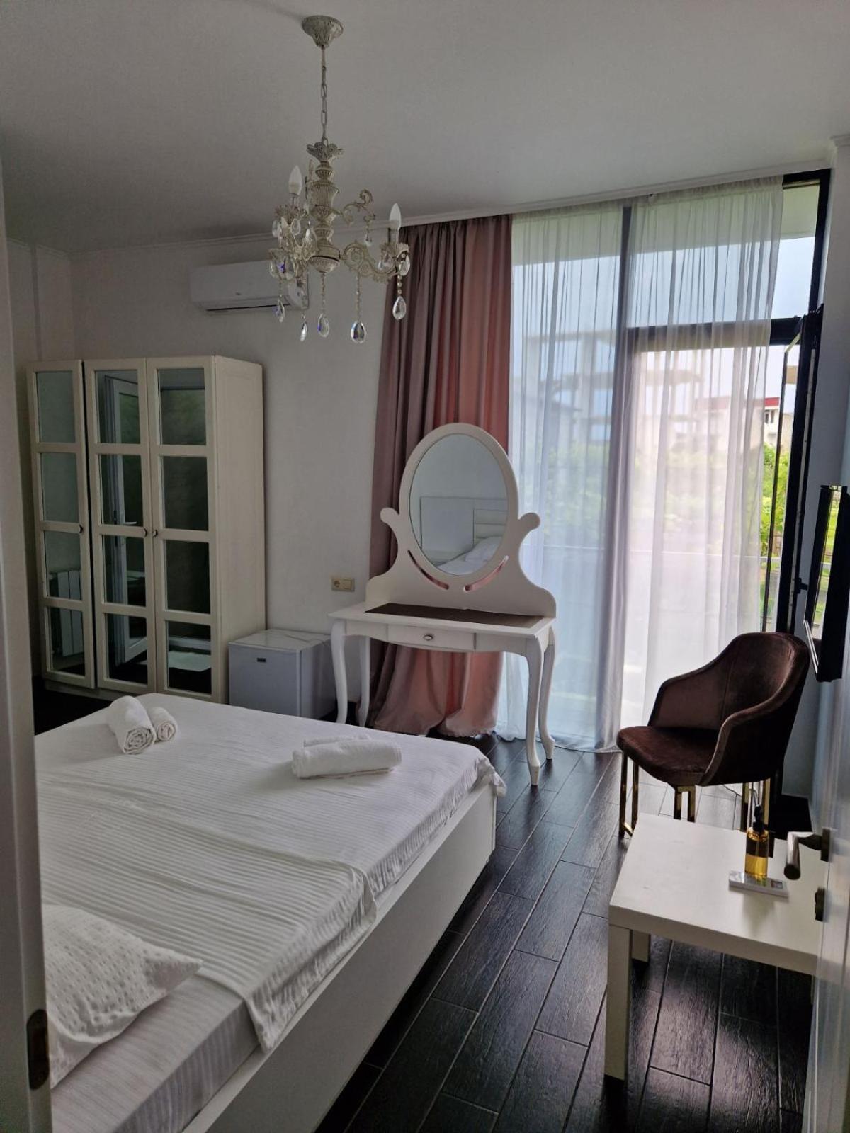 New House Kobuleti Hotel Bagian luar foto