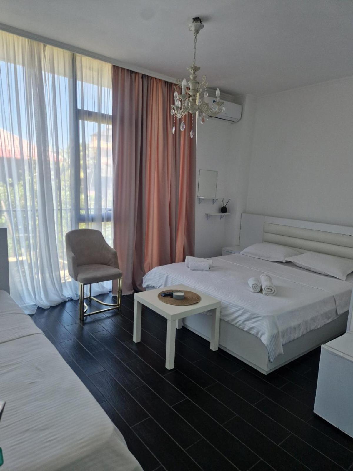 New House Kobuleti Hotel Bagian luar foto
