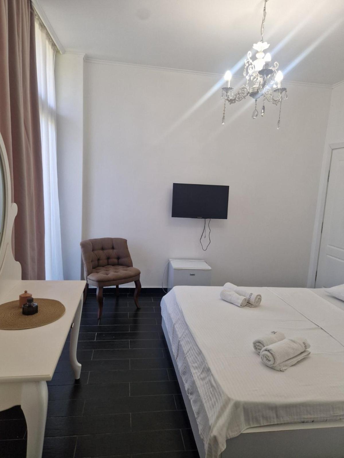 New House Kobuleti Hotel Bagian luar foto