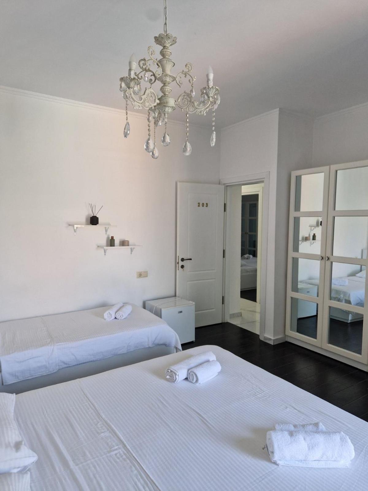 New House Kobuleti Hotel Bagian luar foto